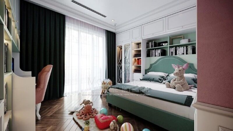 Trang trí nội thất phòng ngủ bé gái ấn tượng với bố trí giường ngủ, kệ tủ trang trí khoa học giúp không gian thông thoáng tối đa nhưng vẫn đảm bảo công năng, tính thẩm mỹ. Thiết kế chung cư