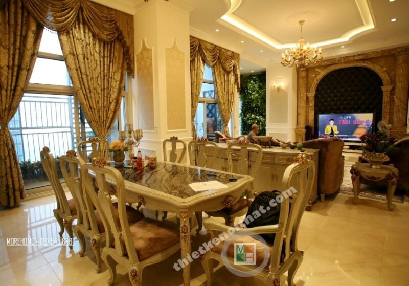 Bàn ăn được thiết kế mang tone màu đồng ánh kim mang lại cảm giác đồng nhất với các thiết kế khác mang tone màu vàng ánh kim nhẹ nhàng thiết kế nội thất chung cư